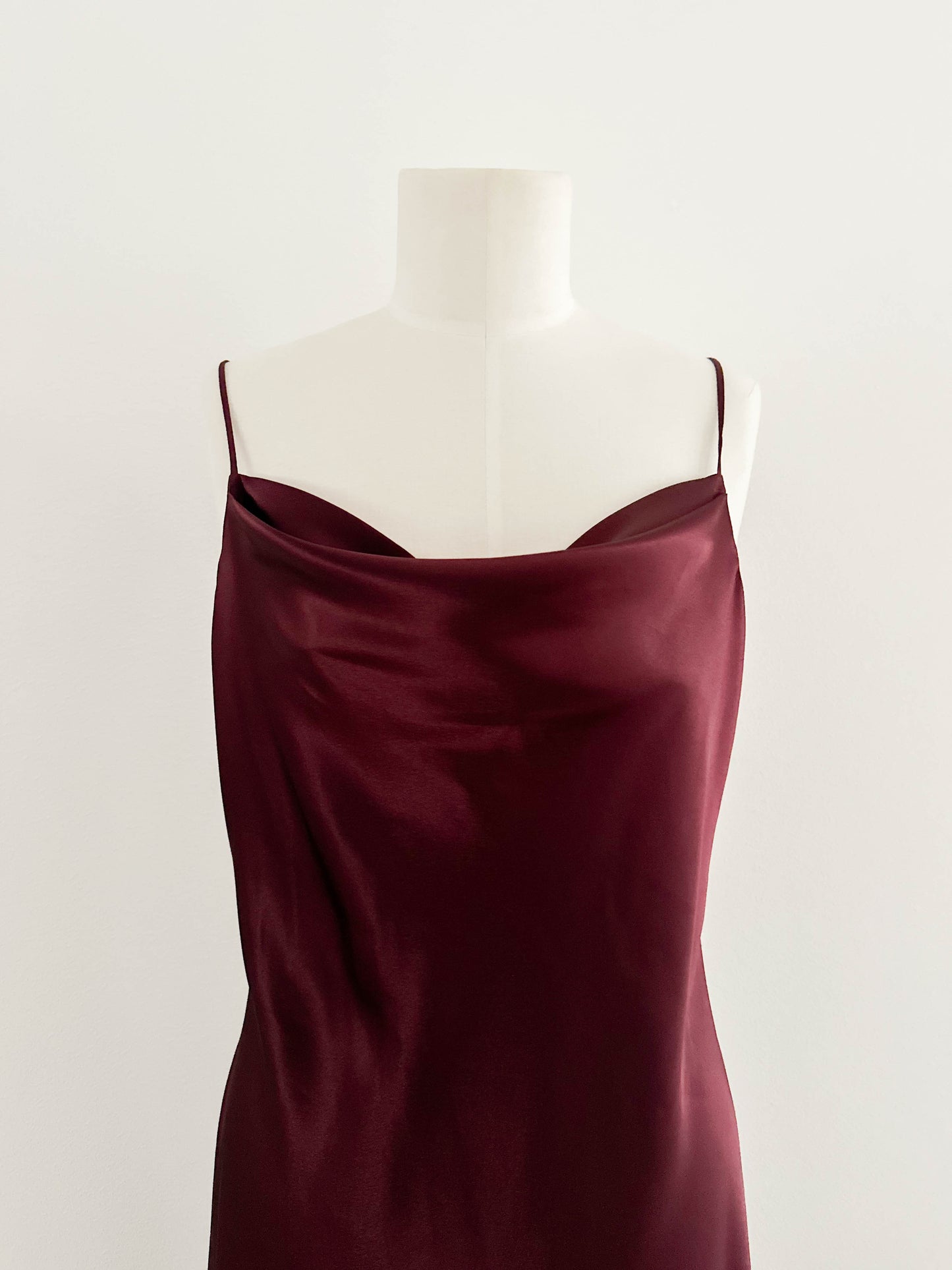 FLOOR LENGTH BURGANDY GOWN (M - L)
