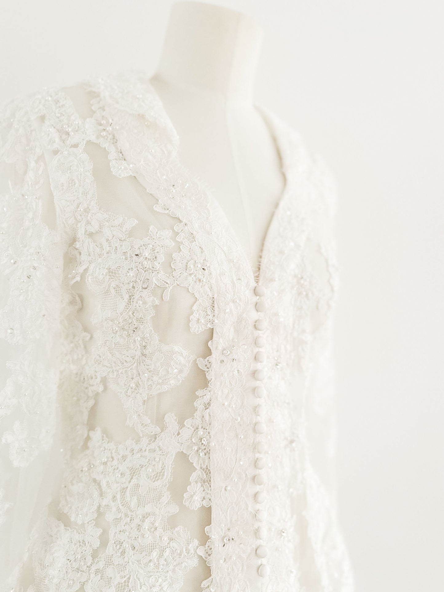 HIGH END LACE BLOUSE (S - M/L)