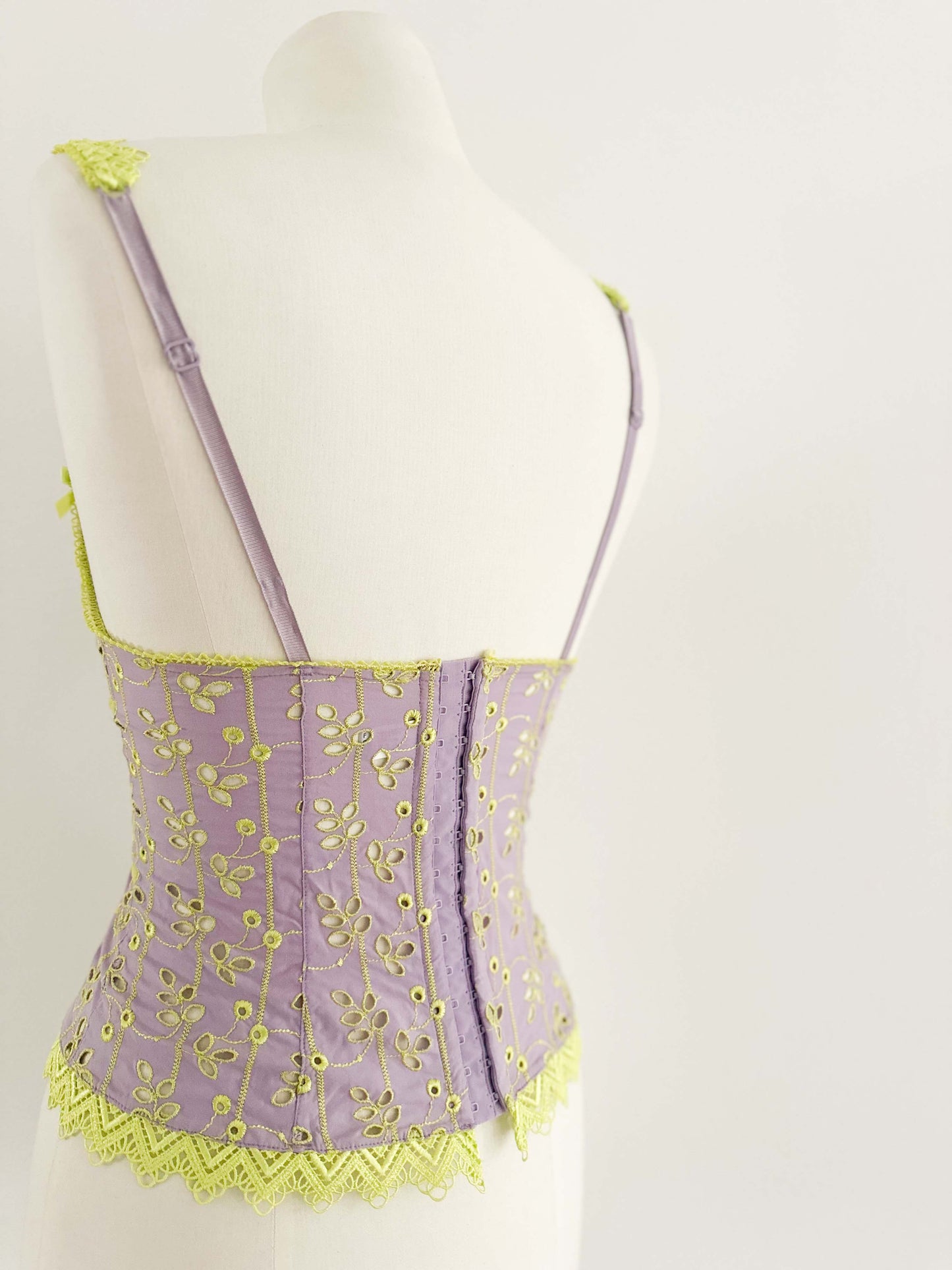 FRENCH LILA EYELET BUSTIER (70B/75A)