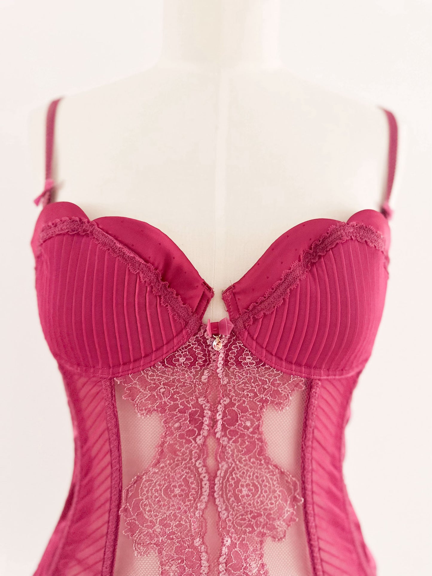 HOT PINK SHELL BUSIER (80B/75C)