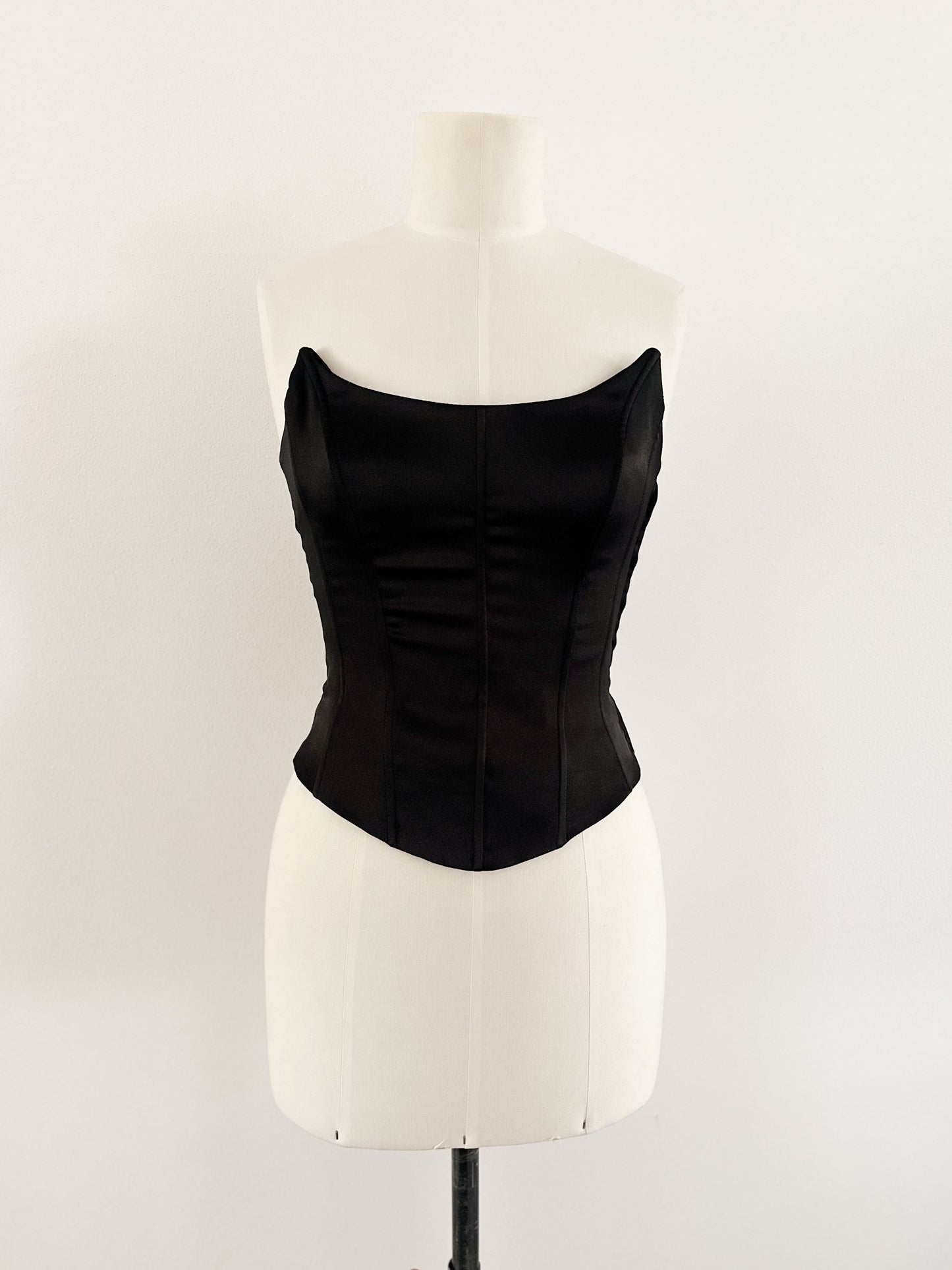 SLEEK CLASSICAL BLACK CORSET (S - M)