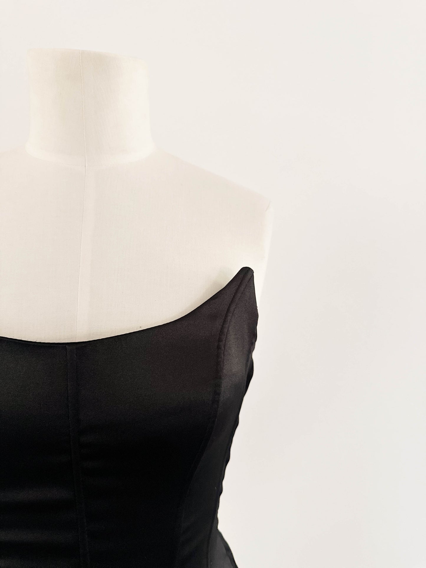 SLEEK CLASSICAL BLACK CORSET (S - M)