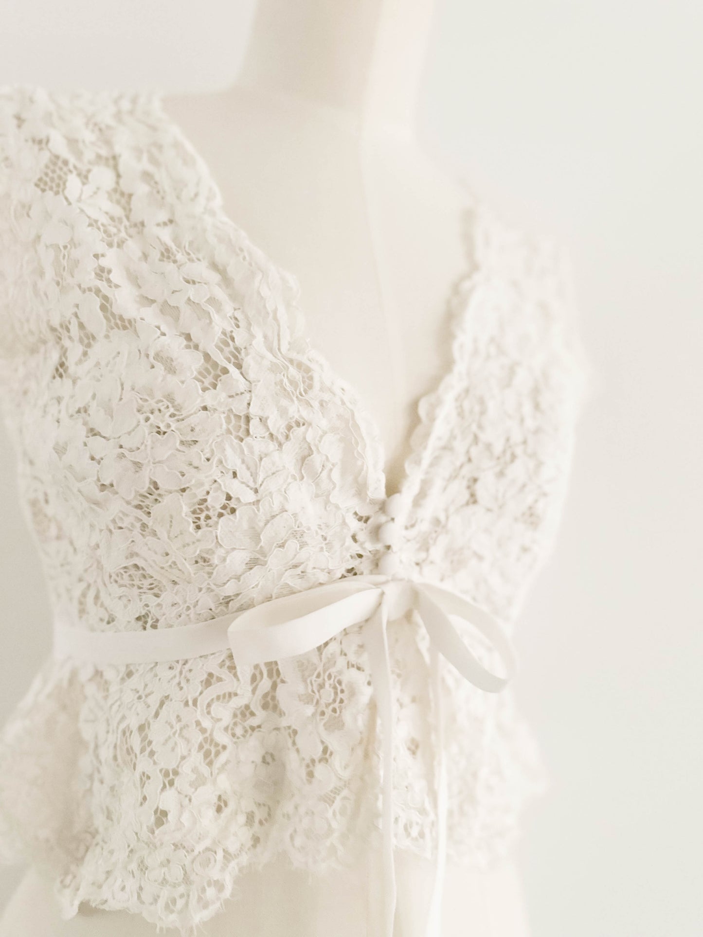 LACE DREAMY BUSTIER TOP (S - M)