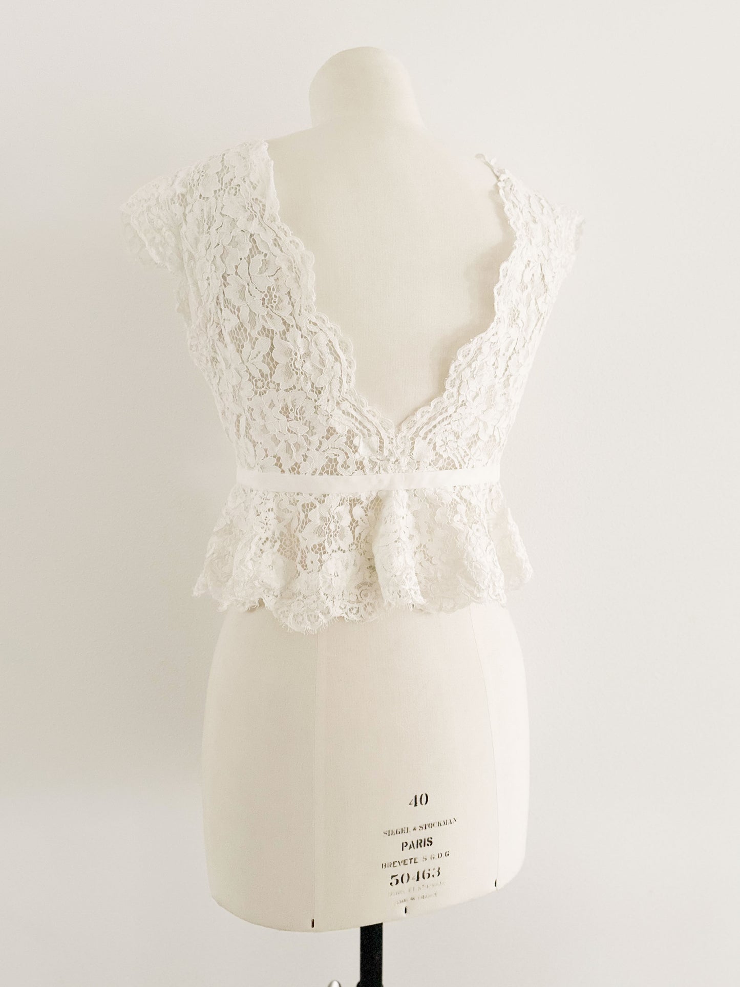 LACE DREAMY BUSTIER TOP (S - M)
