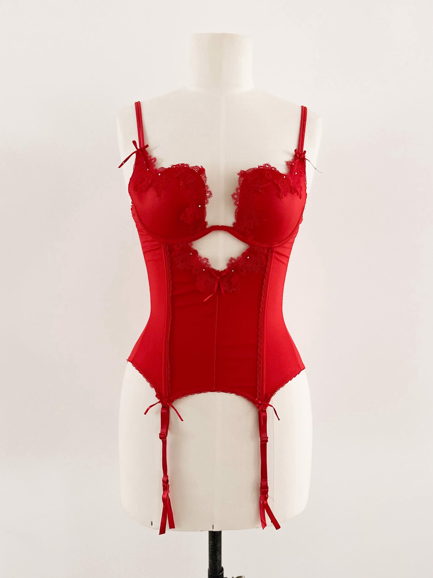 HOT RED CUT OUT BUSTIER (75D/70E)