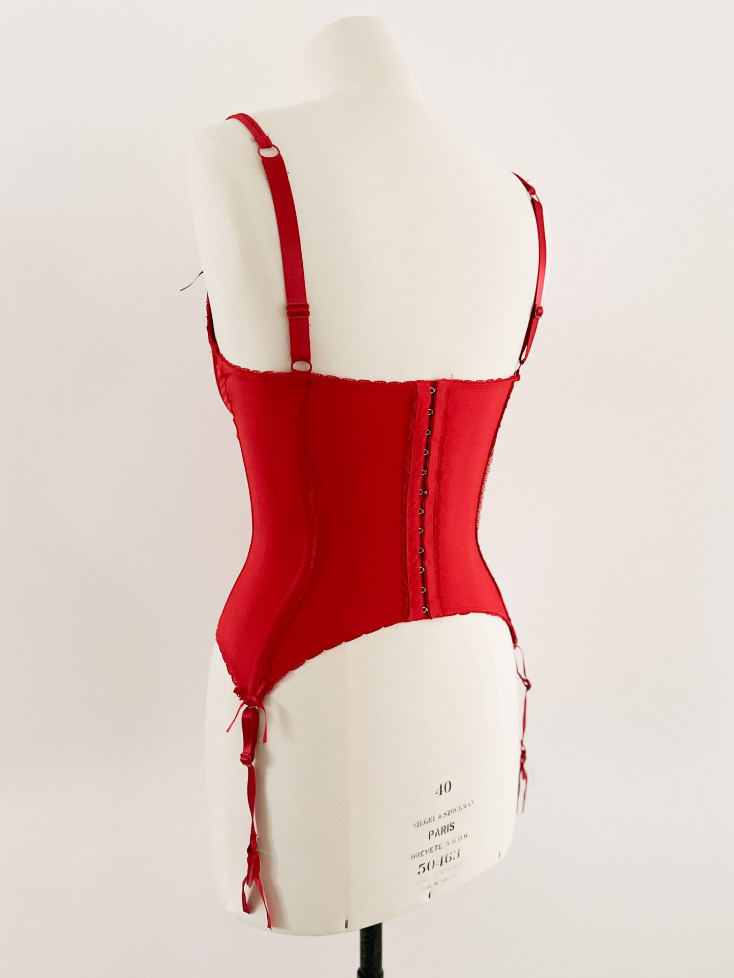 HOT RED CUT OUT BUSTIER (75D/70E)
