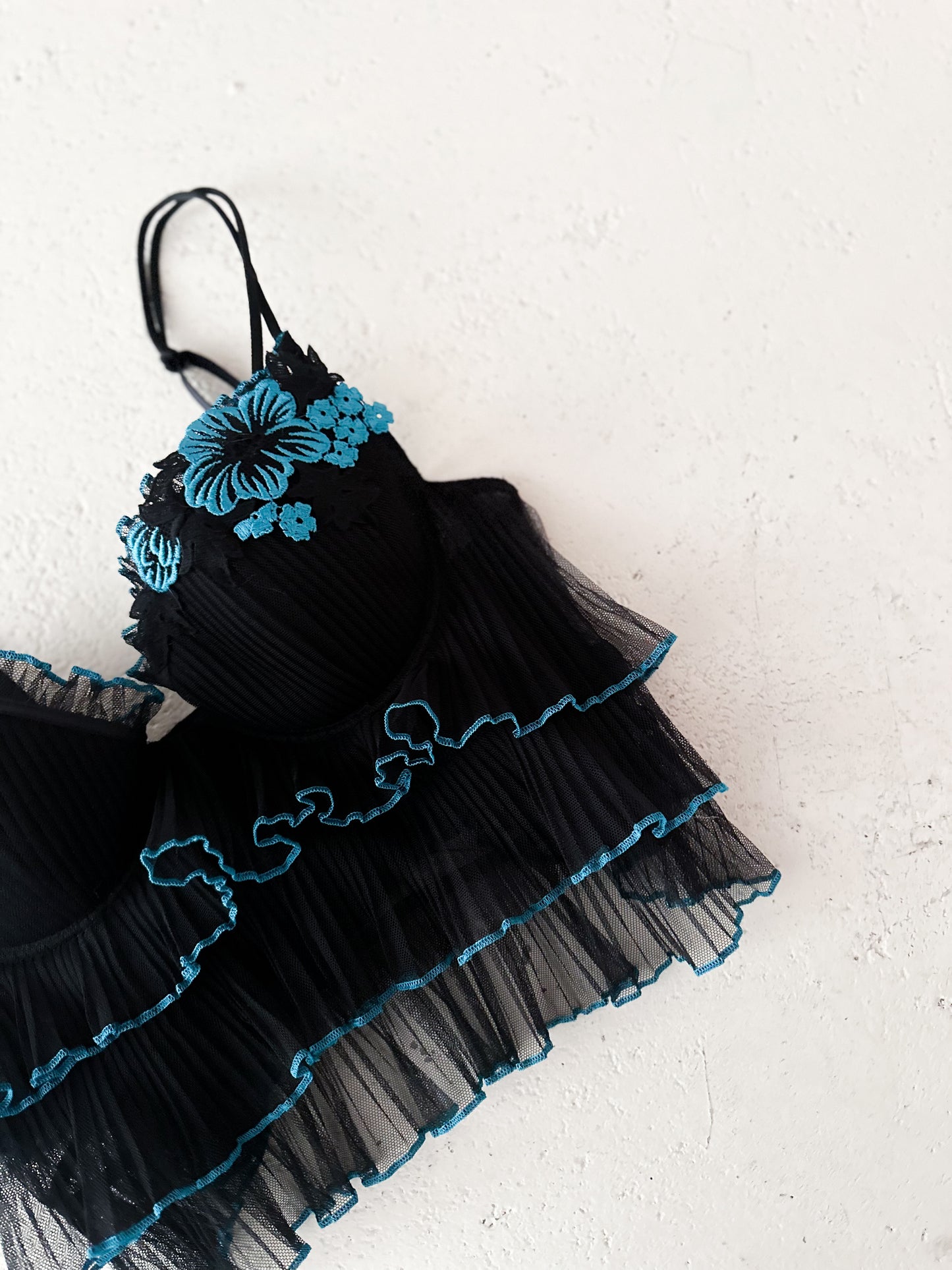 BLACK BLUE RUFFLED BUSTIER (75C/80B)