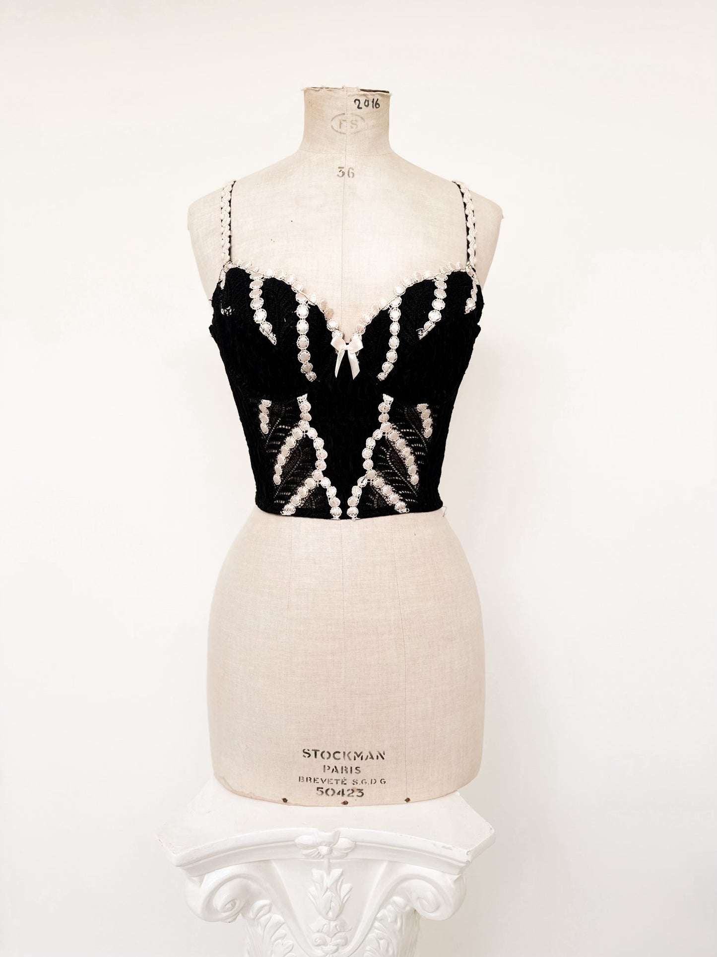 CLASSIC GOLDEN EMBROIDERY BUSTIER (75B/70C)