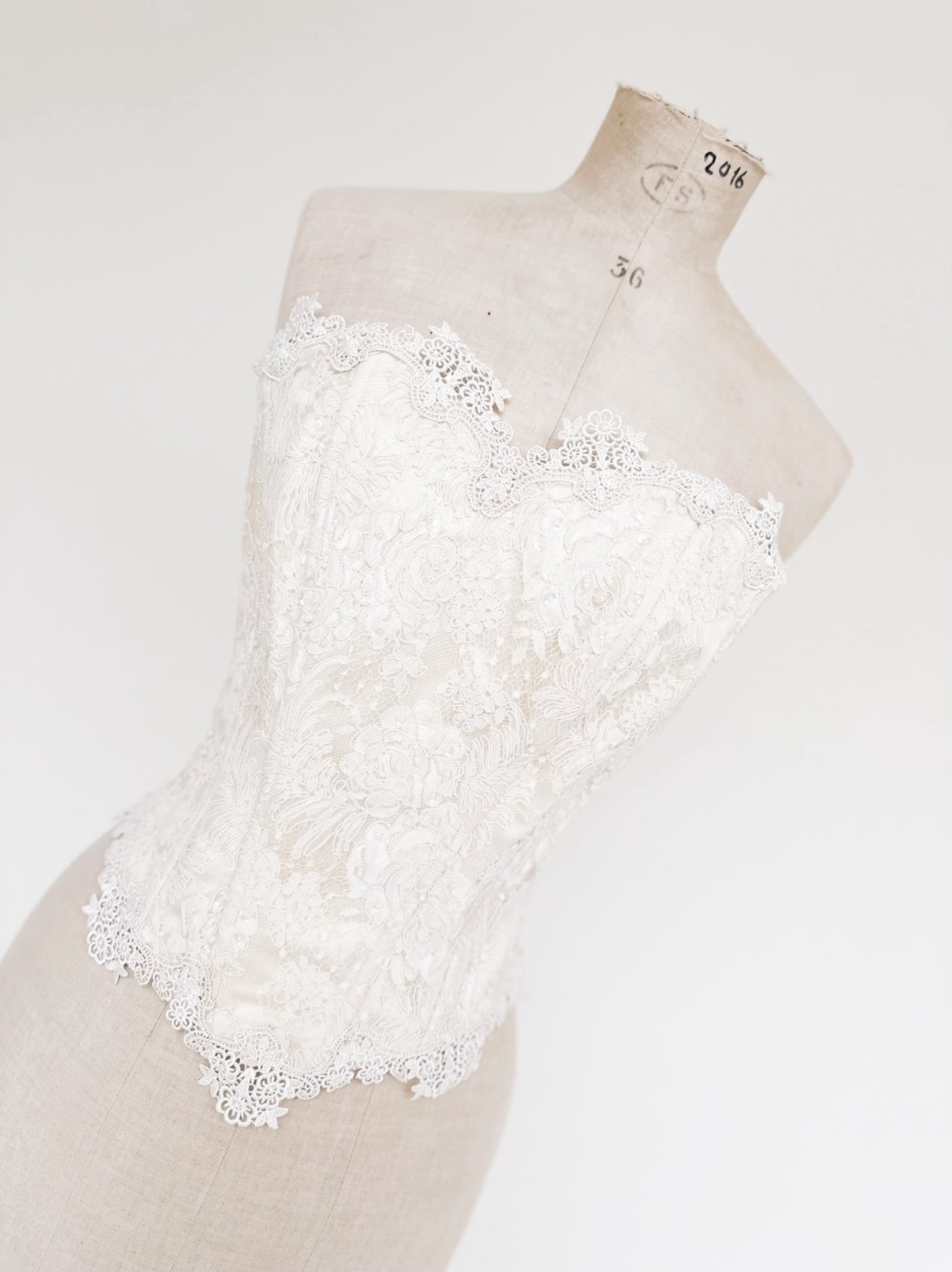 IVORY PRINCESS CORSET (S - L)