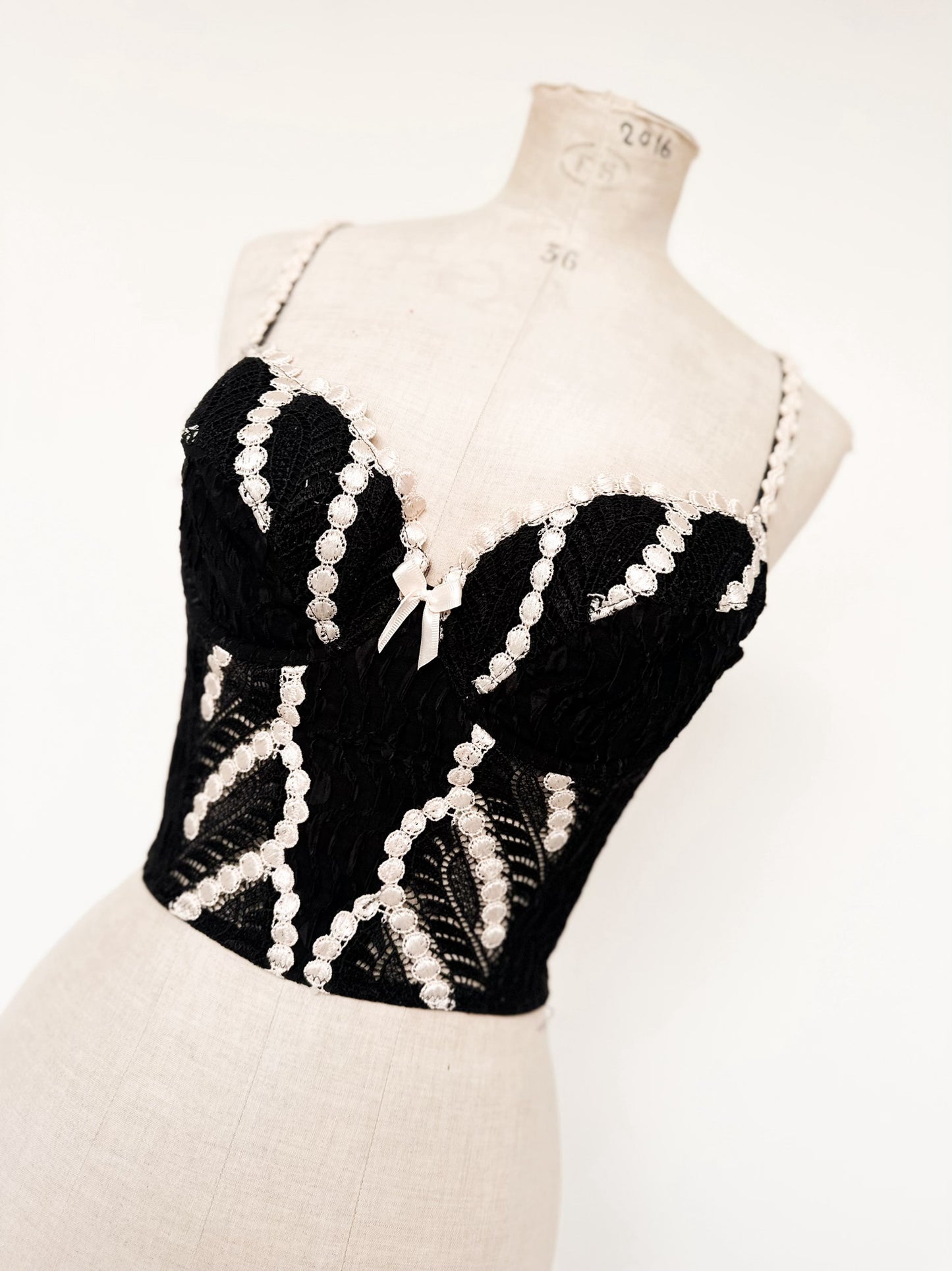 CLASSIC GOLDEN EMBROIDERY BUSTIER (75B/70C)