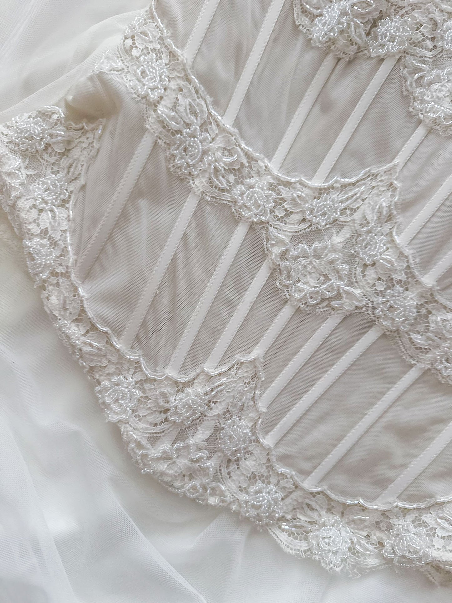 ORNAMENTED IVORY CORSET (M - L)