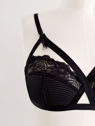 VINTAGE DION VON TEESE BRA (75C/80B)