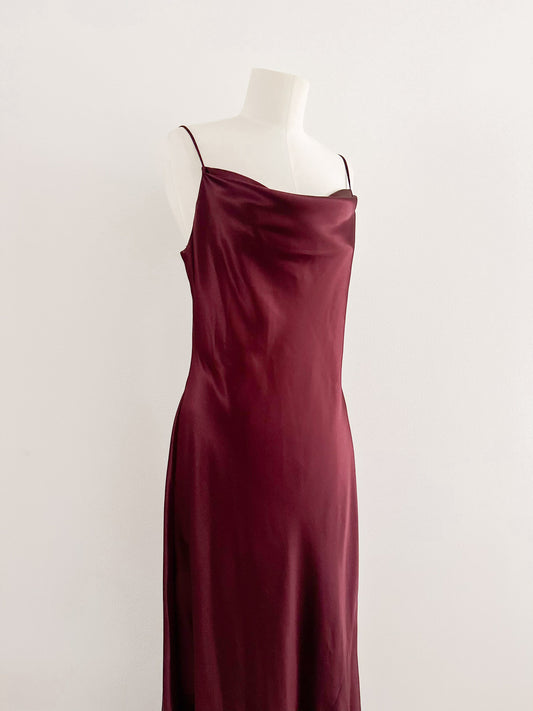 FLOOR LENGTH BURGANDY GOWN (M - L)