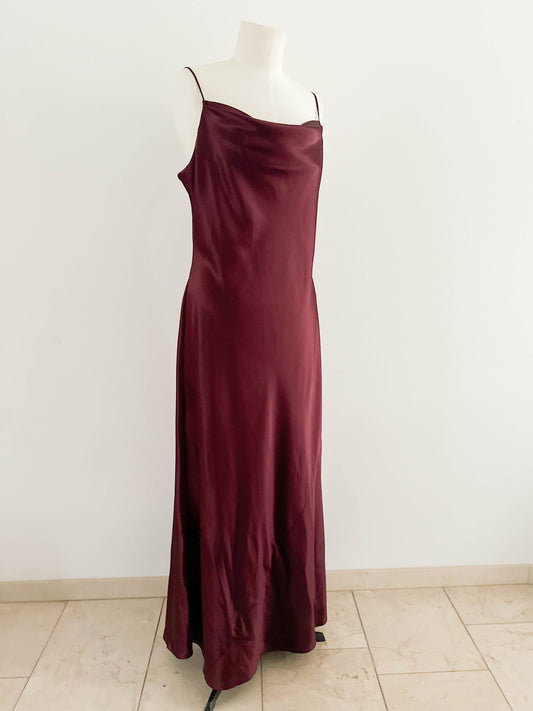 FLOOR LENGTH BURGANDY GOWN (M - L)