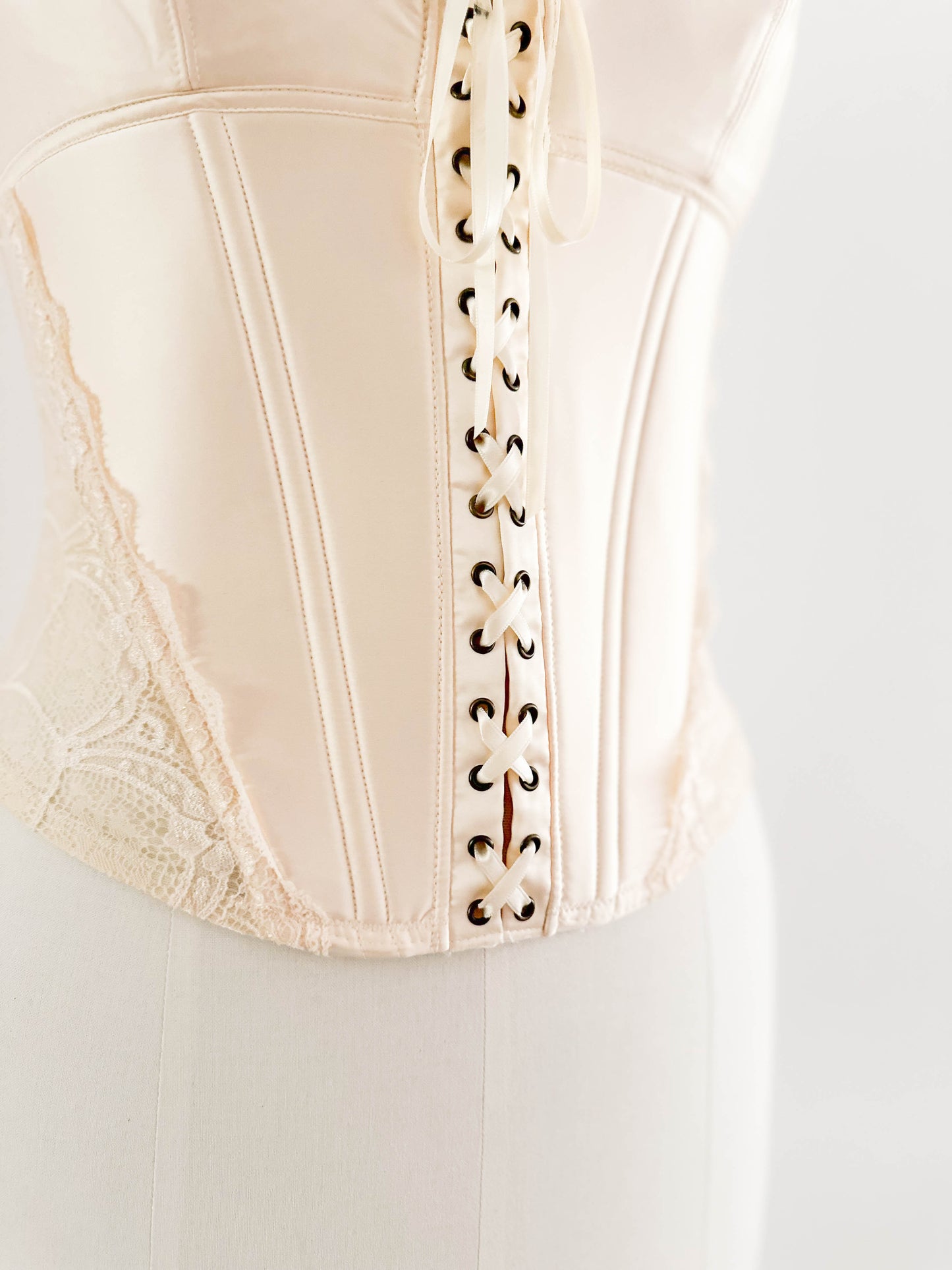 SLEEK BUTTERYELLOW/IVORY BUSTIER (75B/70C)