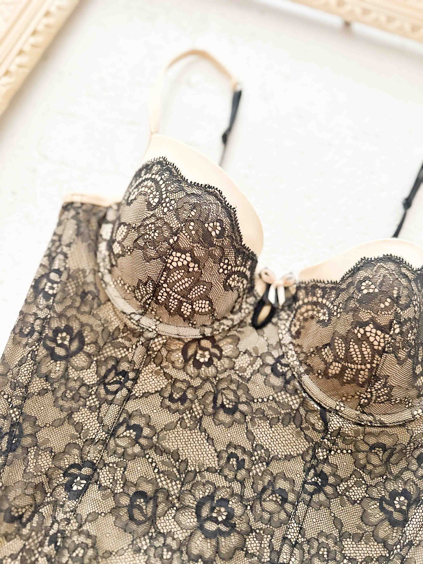 GOLDEN BLACK LACE BUSTIER (80C/75D)