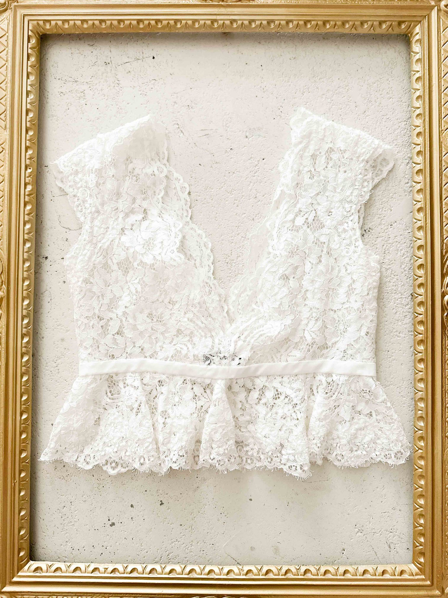 CROPPED LACE PEPLUM BUSTIER (S - M)