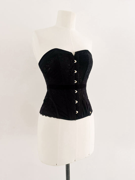 CLASSIC BLACK LACE CORSET (M - L)