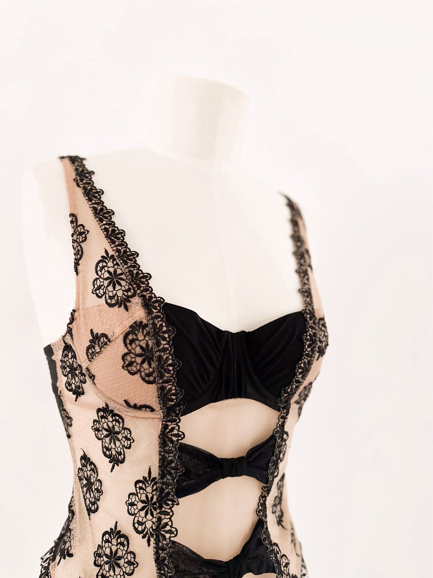 LACE BOW BUSTIER (75A/80AA)
