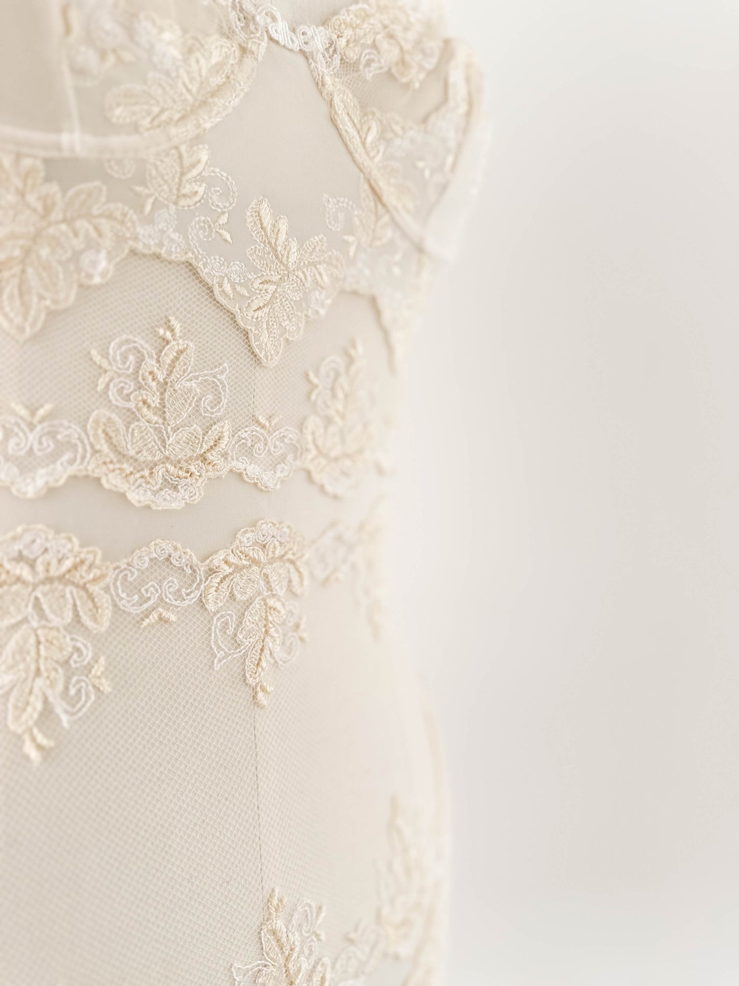 IVORY GOLDEN BAROQUE BODICE (75B/70C)