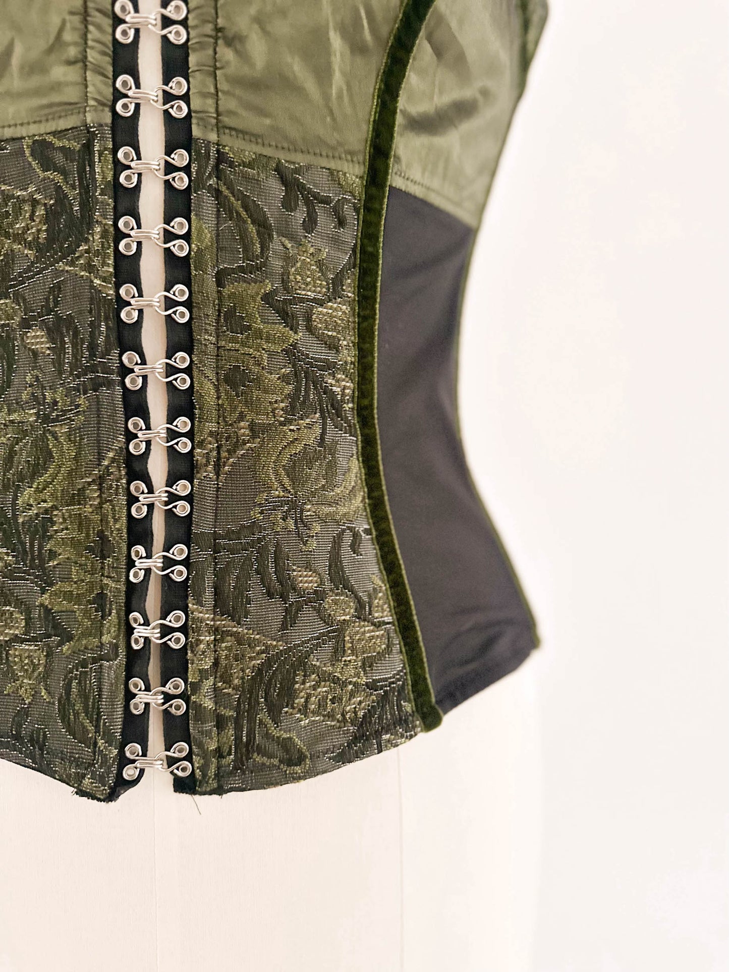 ITALIAN DARK BAROQUE CORSET (M - L)
