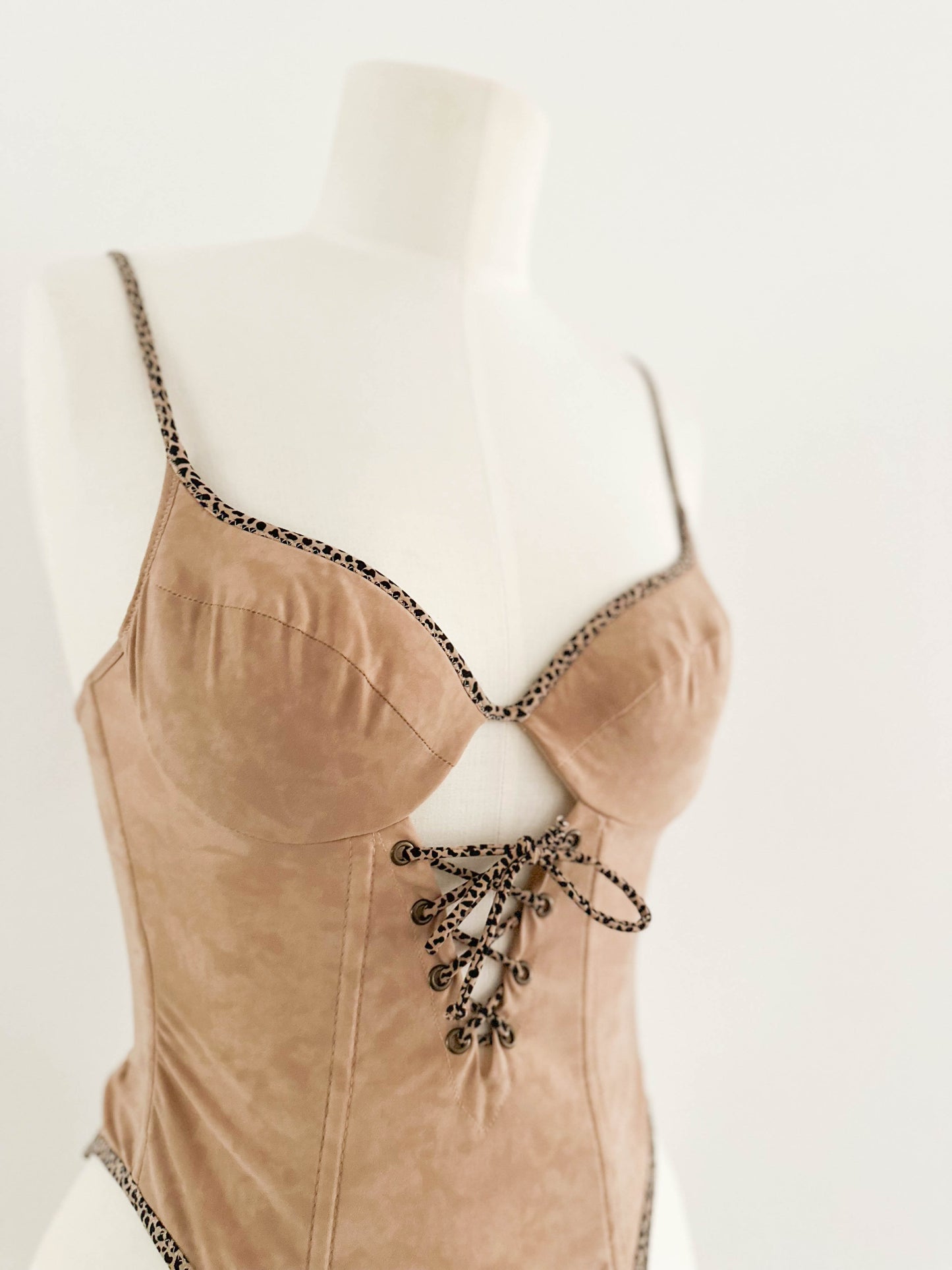 FAUX SUEDE LEOPARD BUSTIER (75B/70C)
