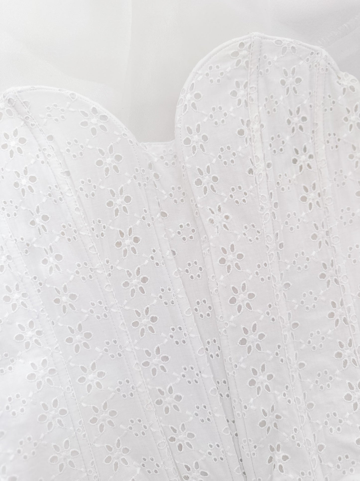 WHITE SWEETHEART EYELET CORSET (S - M)