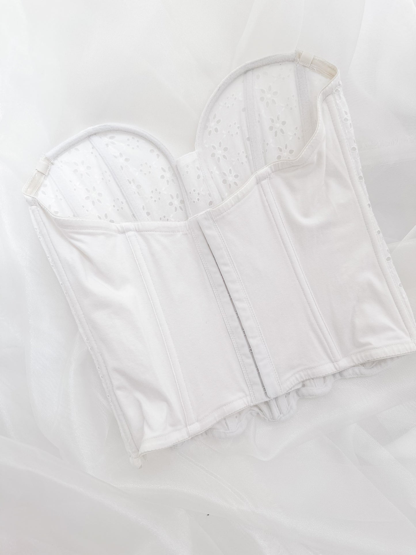 WHITE SWEETHEART EYELET CORSET (S - M)